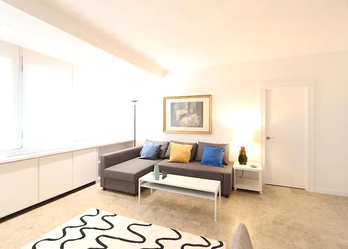 Urbantec Realty - Plaza De Colon
