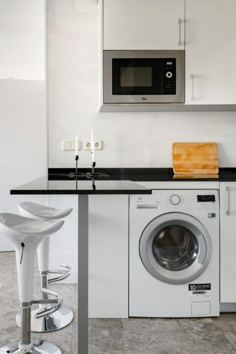 Urbantec Realty - Plaza De Colon * Madrid